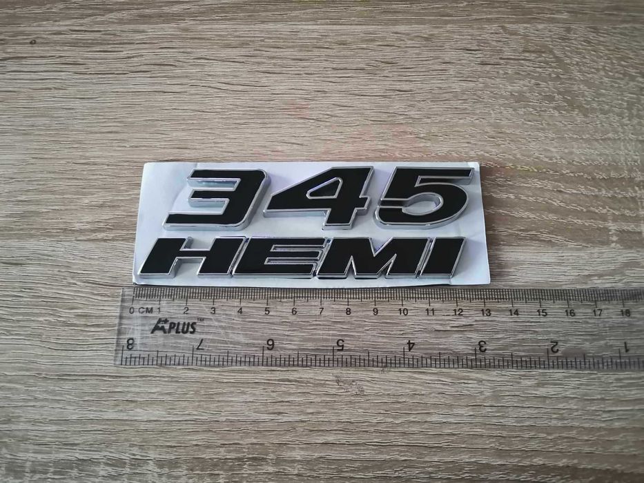 345 HEMI черна емблема