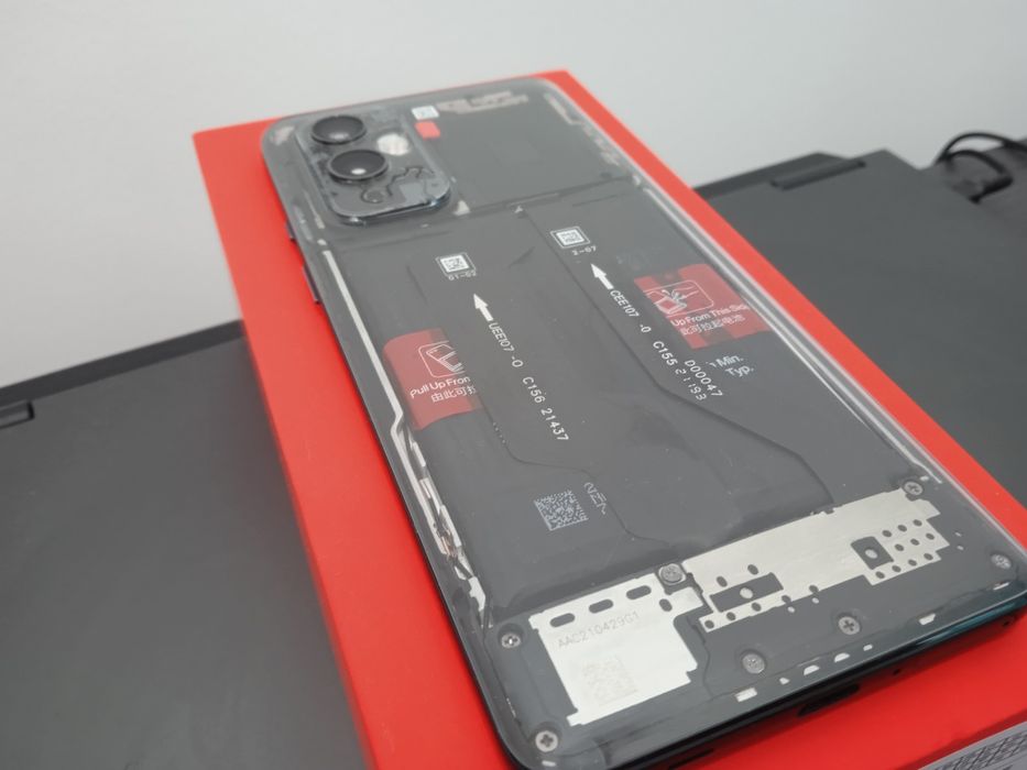 Телефон OnePlus 1+