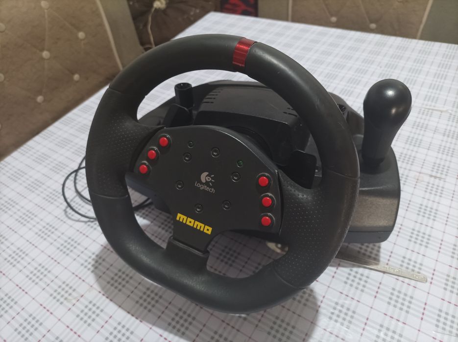 Продаю руль Logitech MOMO racing