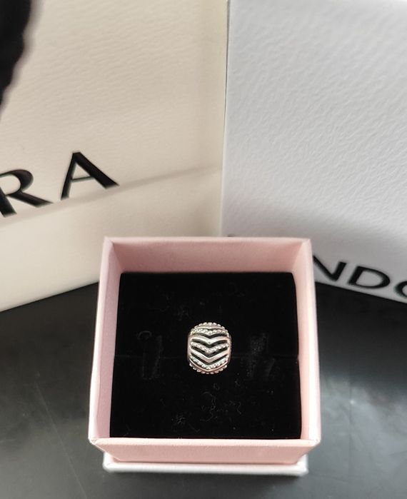 Pandora гривна, талисмани и пръстени