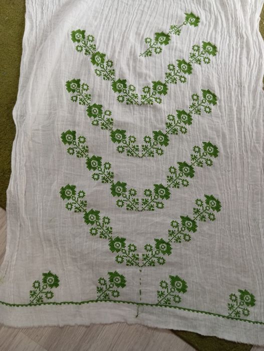 Ie(camasa) tradițională cusuta manual