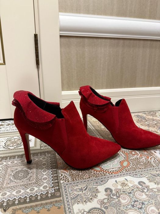 Продаю босоножки