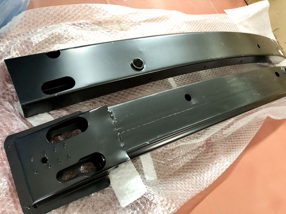 Усилитель переднего бампера Камри 40 45