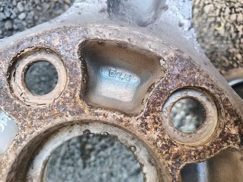 Продам оригинальные легкосплавные диски на Mazda