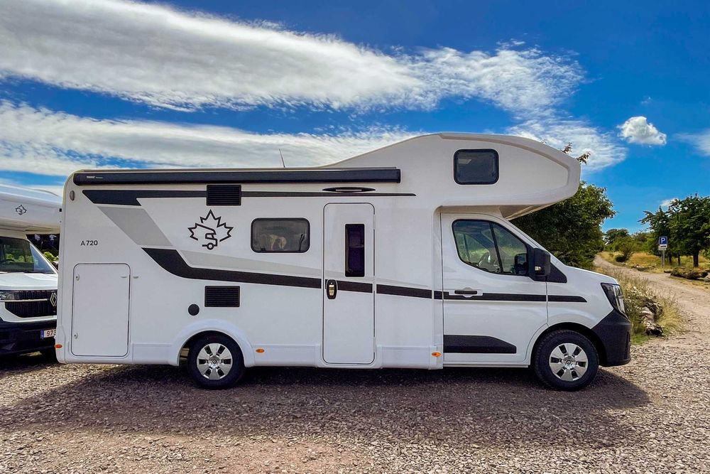 Autorulota Ahorn ALKOV A 720 (by Hymer), Renault 170 CP,Automata,4-6 loc,2027,Factura externa,10% avans!,BCR Leasing