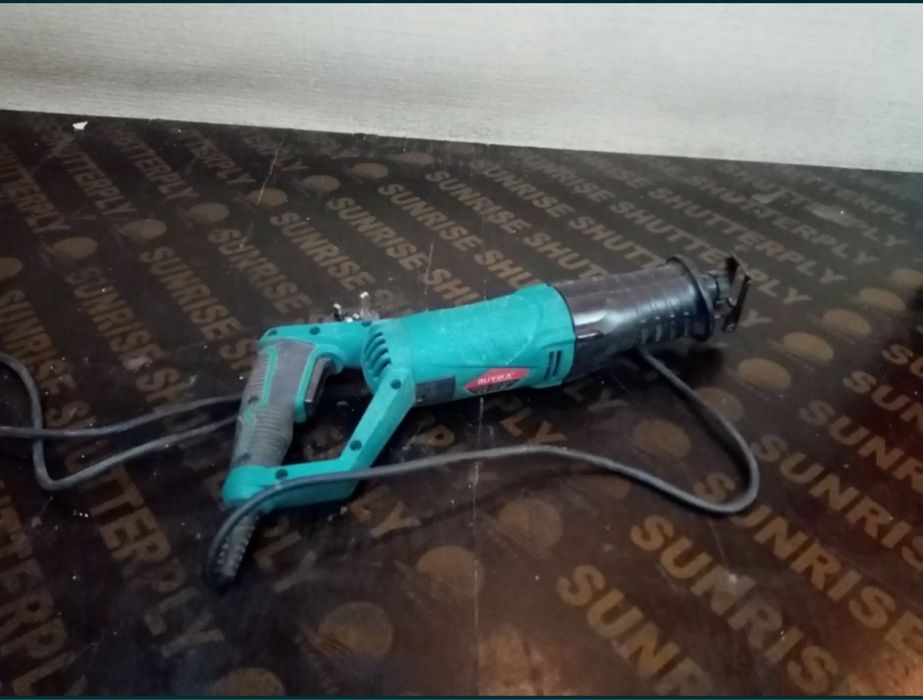 Саблен трион прав трион нов 1100вата