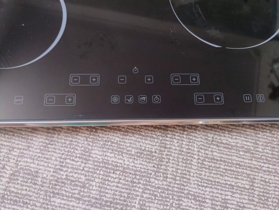 Vând plită electrică  Whirlpool