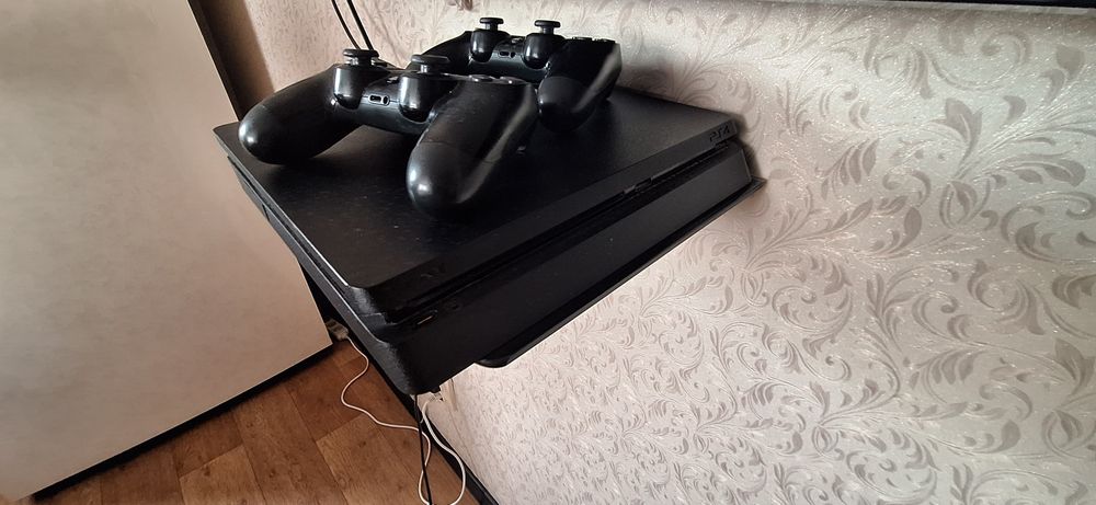 Продам Sony Plastaytion 4