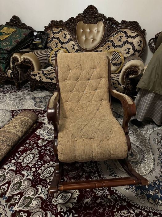 Креслокачалка деревянная