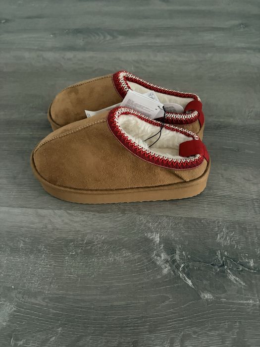 Ghete tip UGG noi cu eticheta