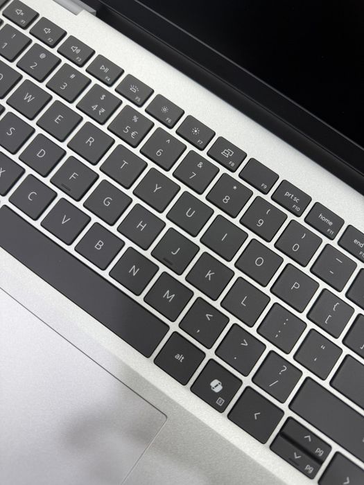 Noutbuk Dell Pro 14 Essential Intel Core 7-150U 16GB 1TB новый Yangi