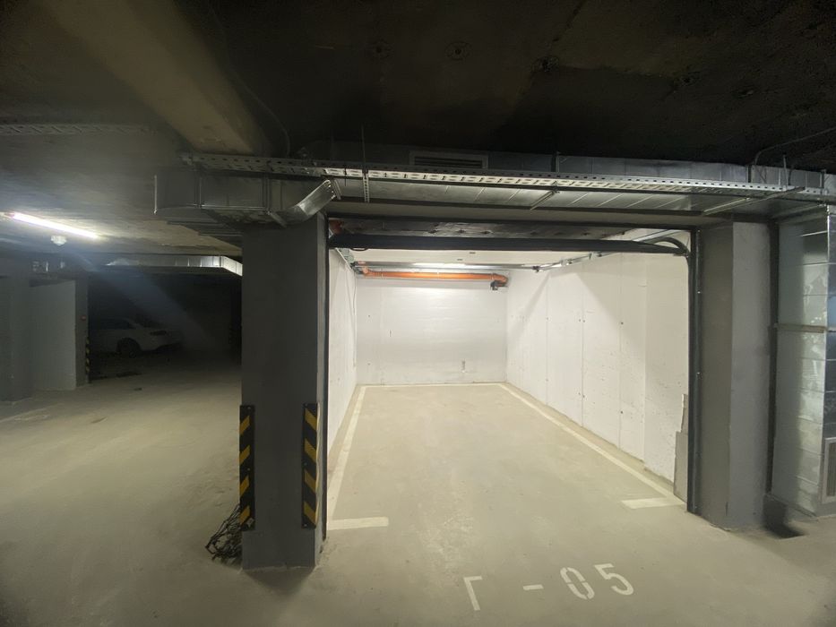 Дава се под наем Гараж / Паркомясто в Варна, Цветен квартал - 20 кв.м за 102 € - Снимка #1