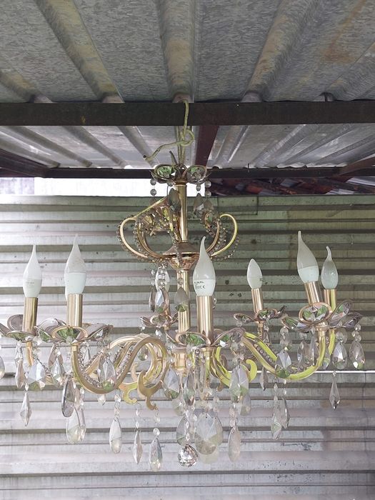 Продам срочно Люстру