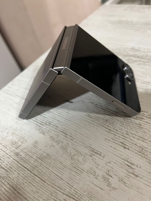 Samsung Z Flip 6