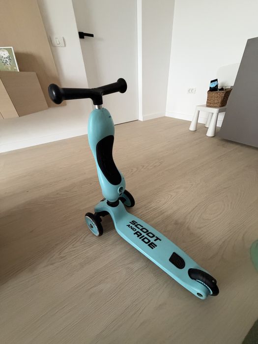 Trotineta cu cască Scoot and Ride