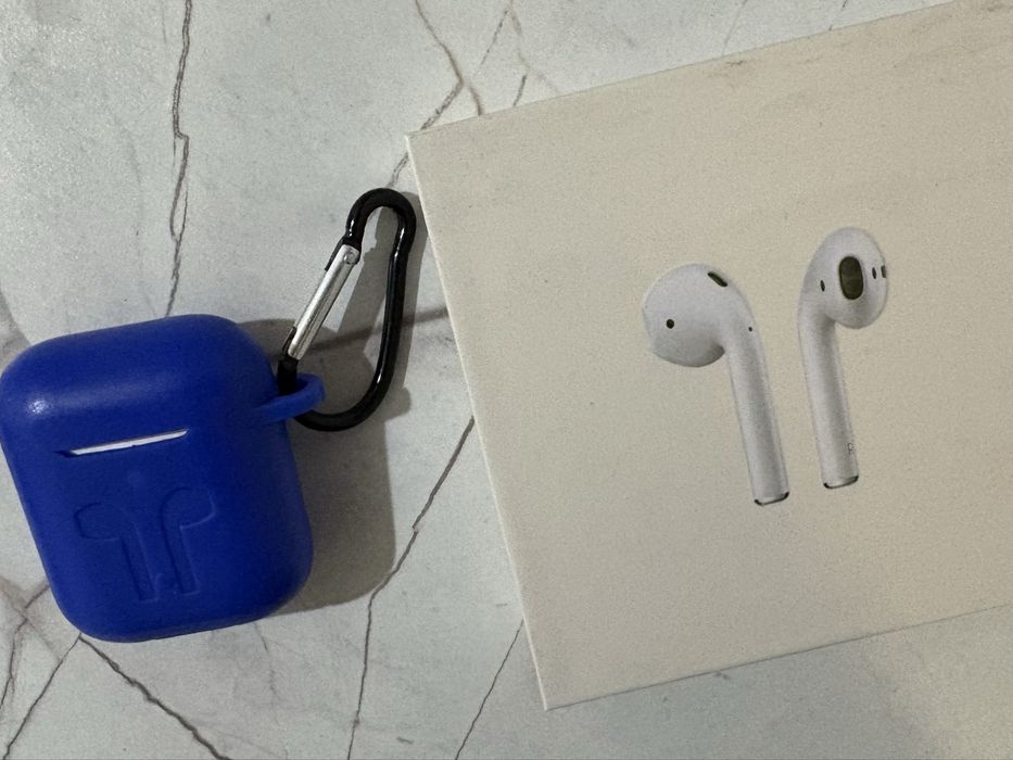 Продаю AirPods 2 — один наушник + чехол + коробка