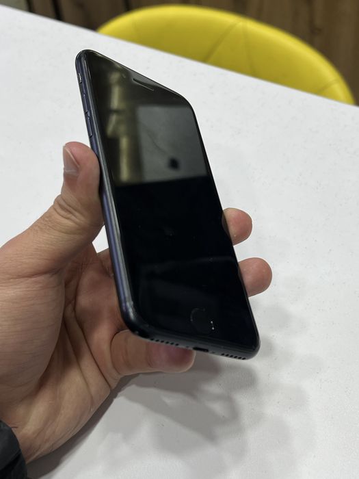 Iphone SE 2020 Сотилади