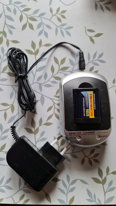 Acumulator R2CR5 si incarcator