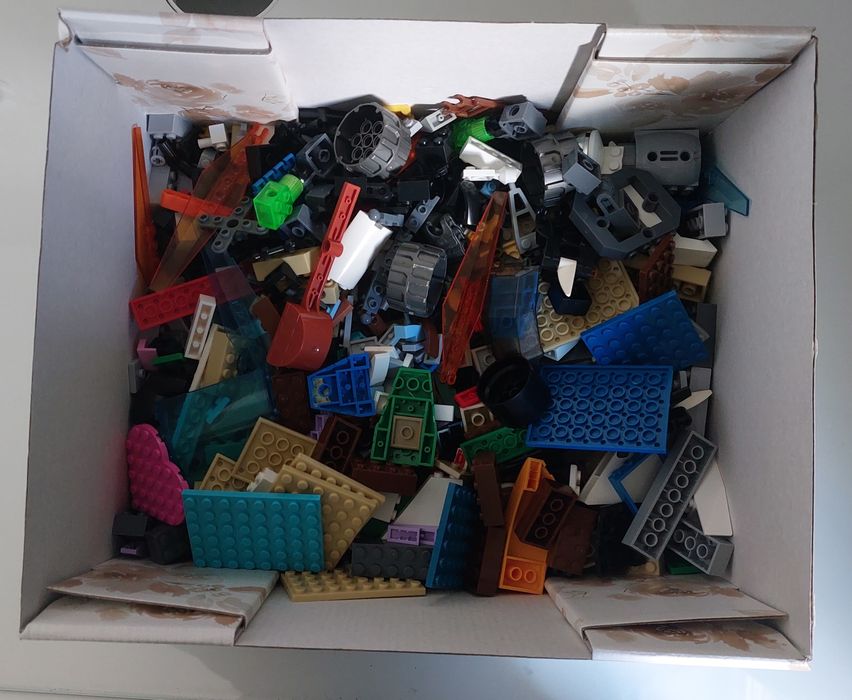Продам оригинальные детали LEGO