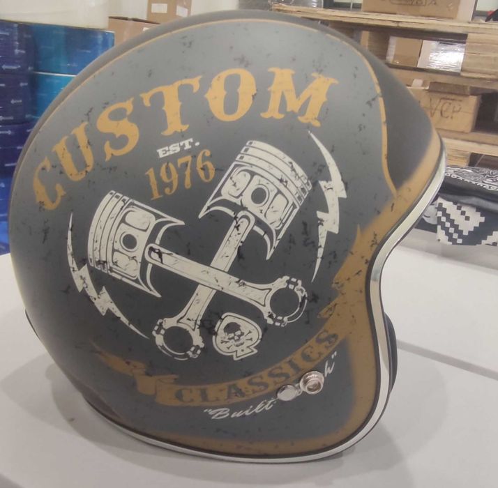 Продавам каска за мотор