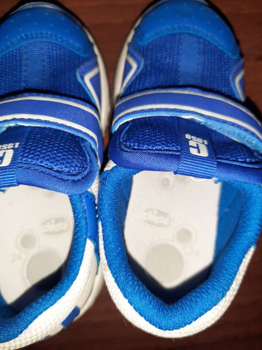 Продам кроссовки на мальчика!