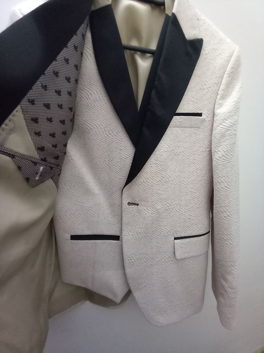 Costum Elegant de bărbat