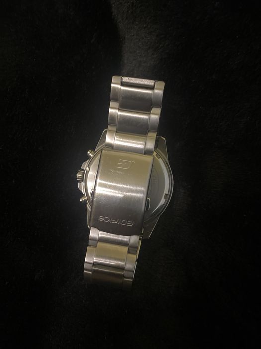 Часовник касио оригинално сребро