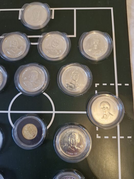 Clasor amagial cu footbal