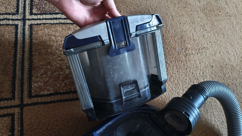 Пылесос Bosch BGC2UK2000/11 НЕ РАБОТАЕТ