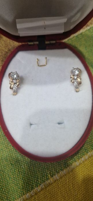 Продам серьги золотое
