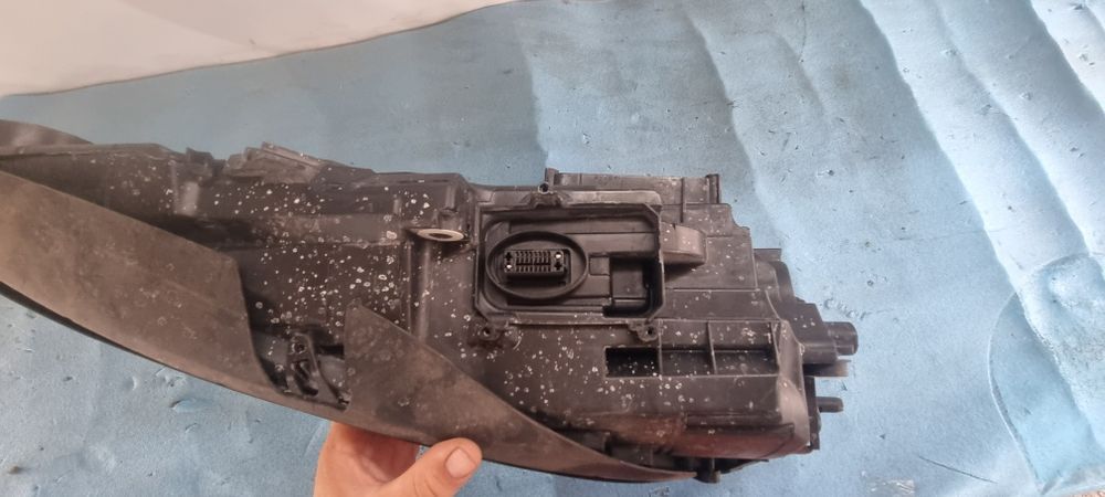 far stanga porsche macan