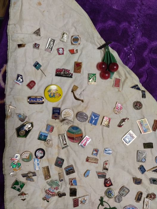 Продам советские значки