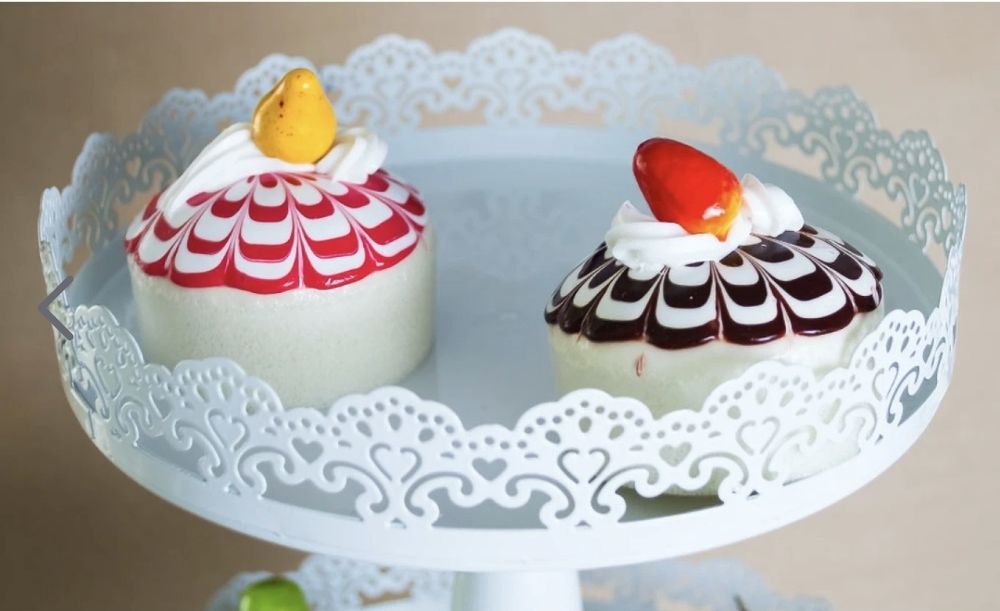 Platou/Suport/Etajera cu 3 etaje metalica de prajituri si fructe candy