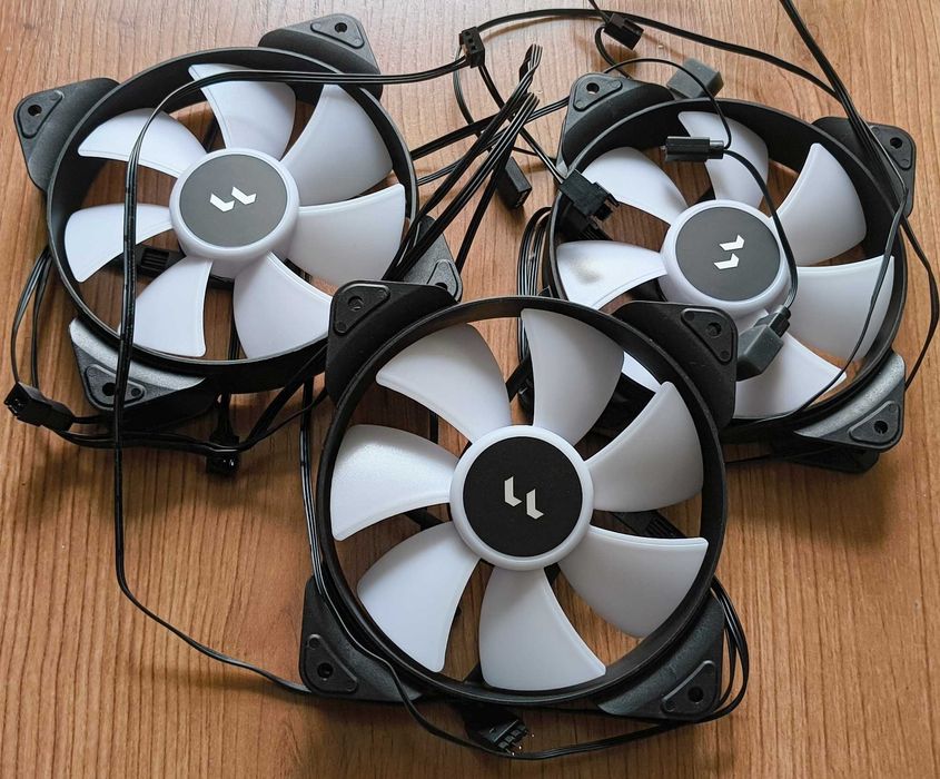 Ventilatoare Fractal Design ARGB si Black