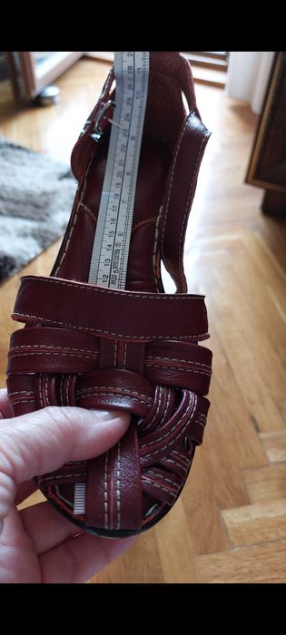 много красив комплект-сандали естествена кожа и чанта