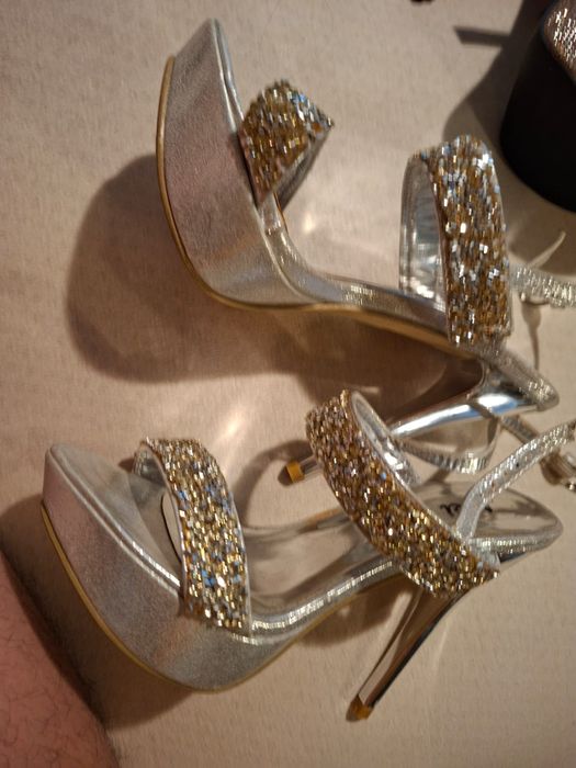 Pantofi cu platforma si toc analt