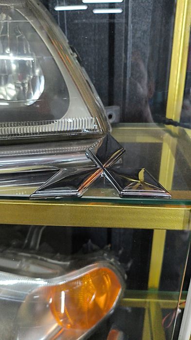 Фары Mitsubishi Montero Sport
