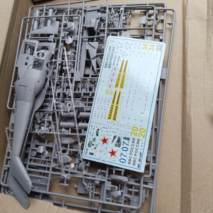 Продается конструктор вертолёт Ми-24П