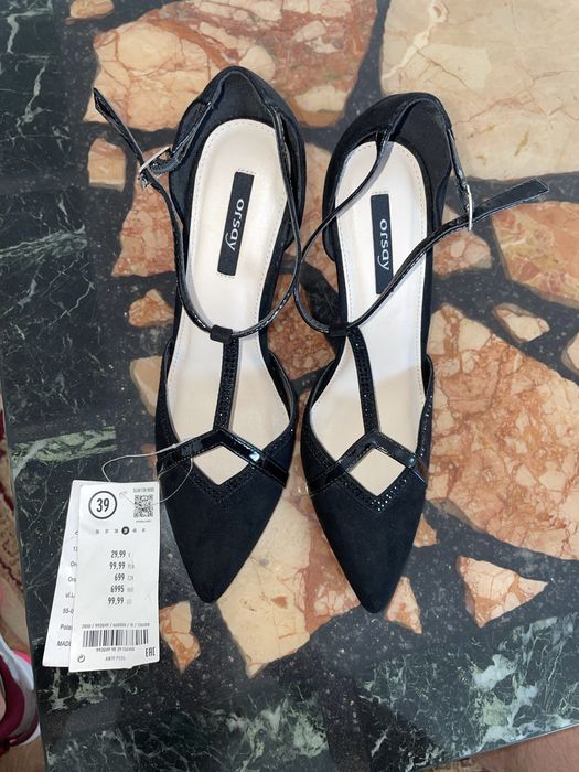 Pantofi cu toc noi cu eticheta