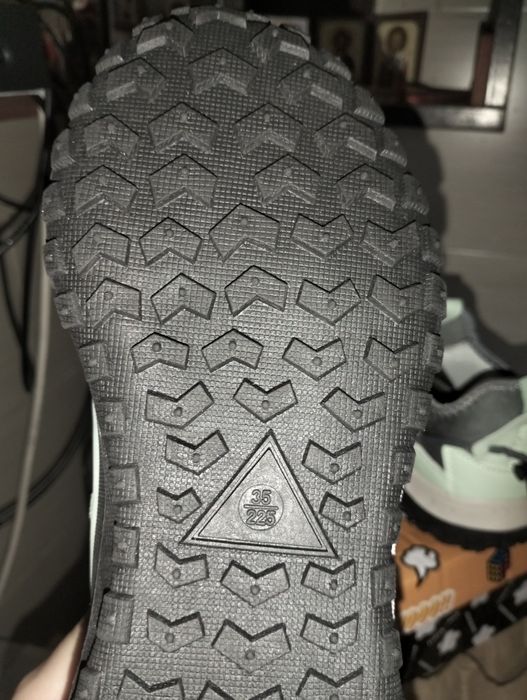 Кроссовки новые 34 р