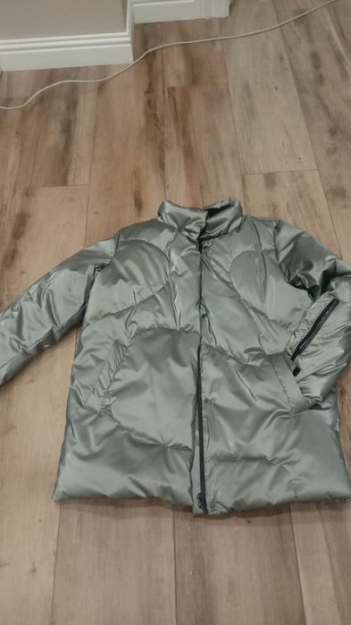 Продам куртку для девочки