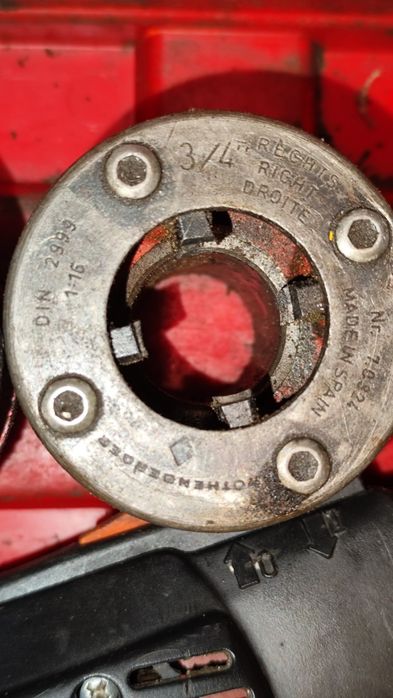 Vând mașină de filetat Supertronic 2000