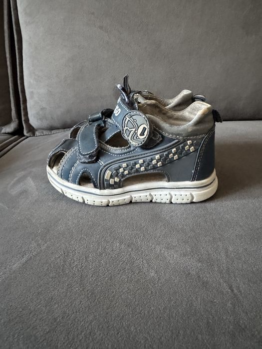 Продам детские сандали