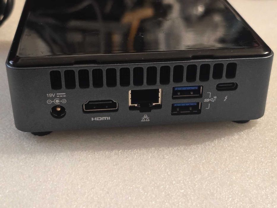 Mini PC Intel NUC 8 (NUC8i3BEK) - Core i3 Gen 8, 8GB RAM, 256GB SSD