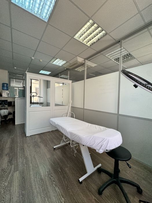 Сдам в аренду кушетку косметолога