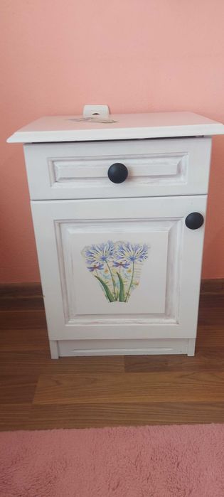 Обзавеждане в бяло и лилаво