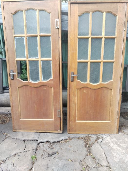 Продам межкомнатные двери деревянные
