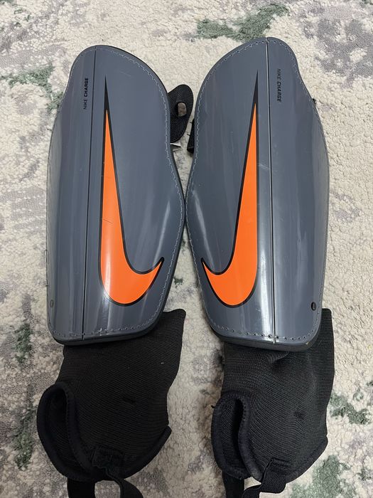 Apărători fotbal Nike Charge
