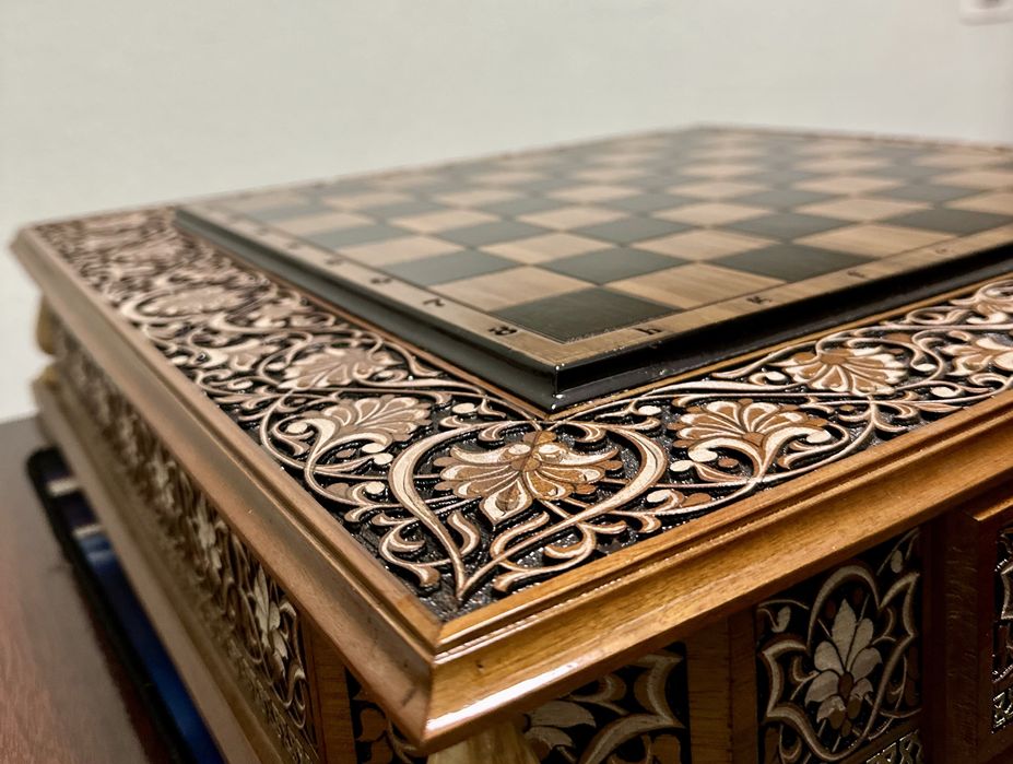 Шахматы, ручная работа. Резьба по дереву (орех). Shaxmat (55 х 55)