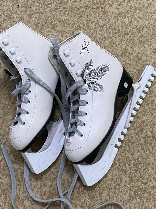 Коньки фигурные женские